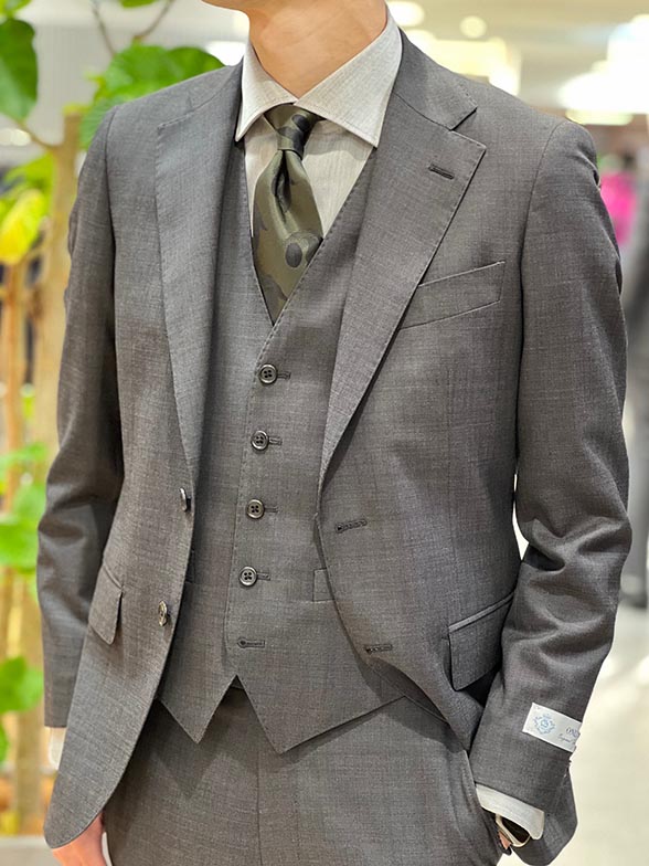 上質さが際立つ大人の一着