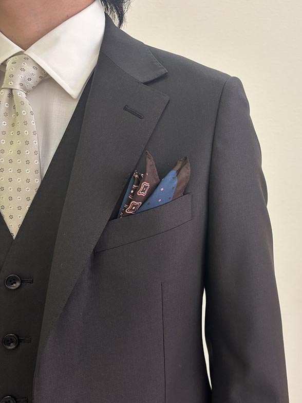 今季注目のブラウンスーツ