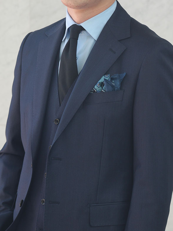 祝福の場に選びたい大人のブルー