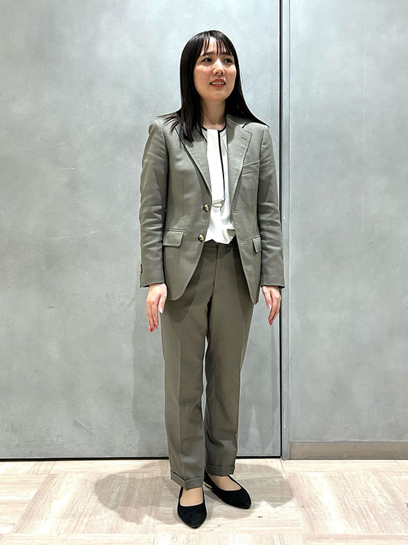 ベージュで魅せる凛とした佇まい。