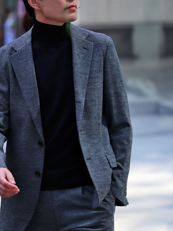 タートルニットで合わせるメリノジャージースタイル