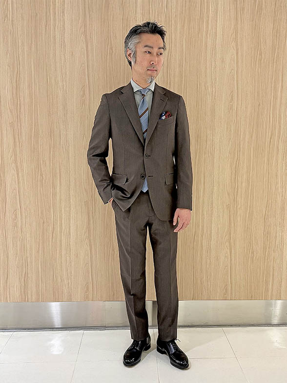 品よく映える春の淡色スタイル