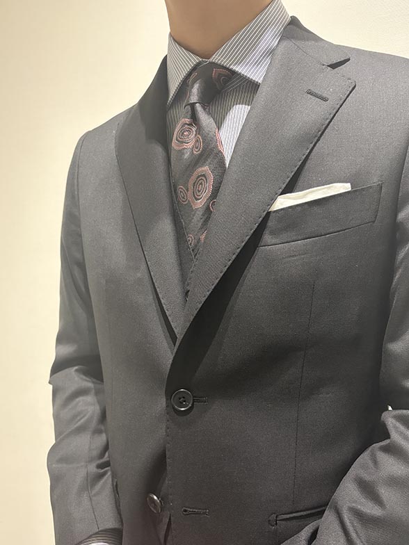 シックに決まる大人のビジネススタイル