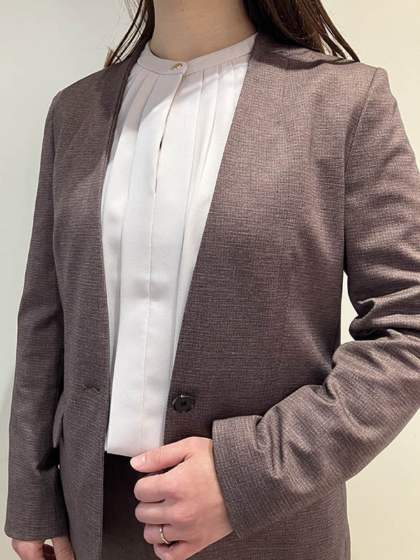 楽してきちんと、優秀ノーカラースーツ