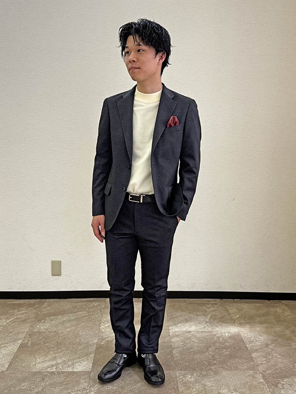 モックネックでつくる春の抜け感