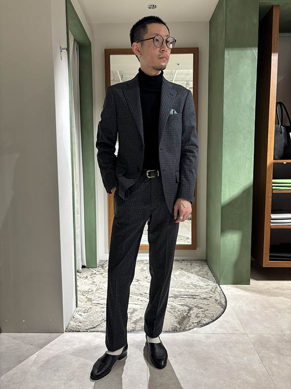 黒で魅せる都会的クラシック