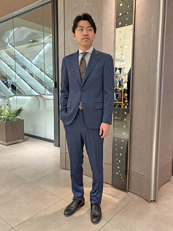 シワ知らずのスマートスタイル。