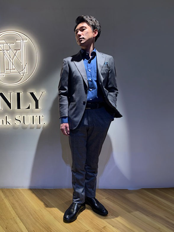 伸びやかに動ける洗練グレー