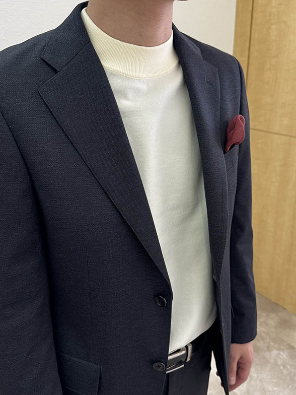 モックネックでつくる春の抜け感