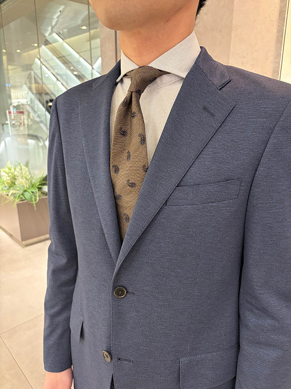 シワ知らずのスマートスタイル。